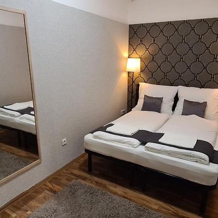 Elegant Apartment In The Hearth Of Budapest Eksteriør bilde