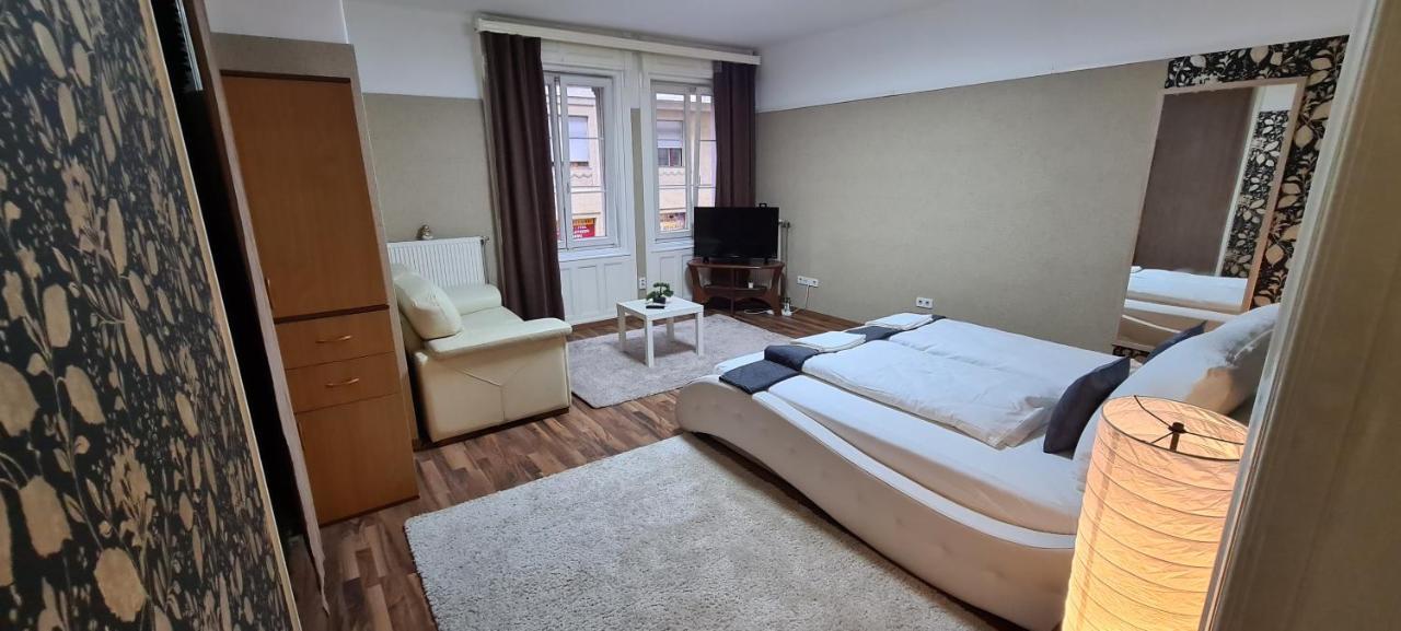 Elegant Apartment In The Hearth Of Budapest Eksteriør bilde